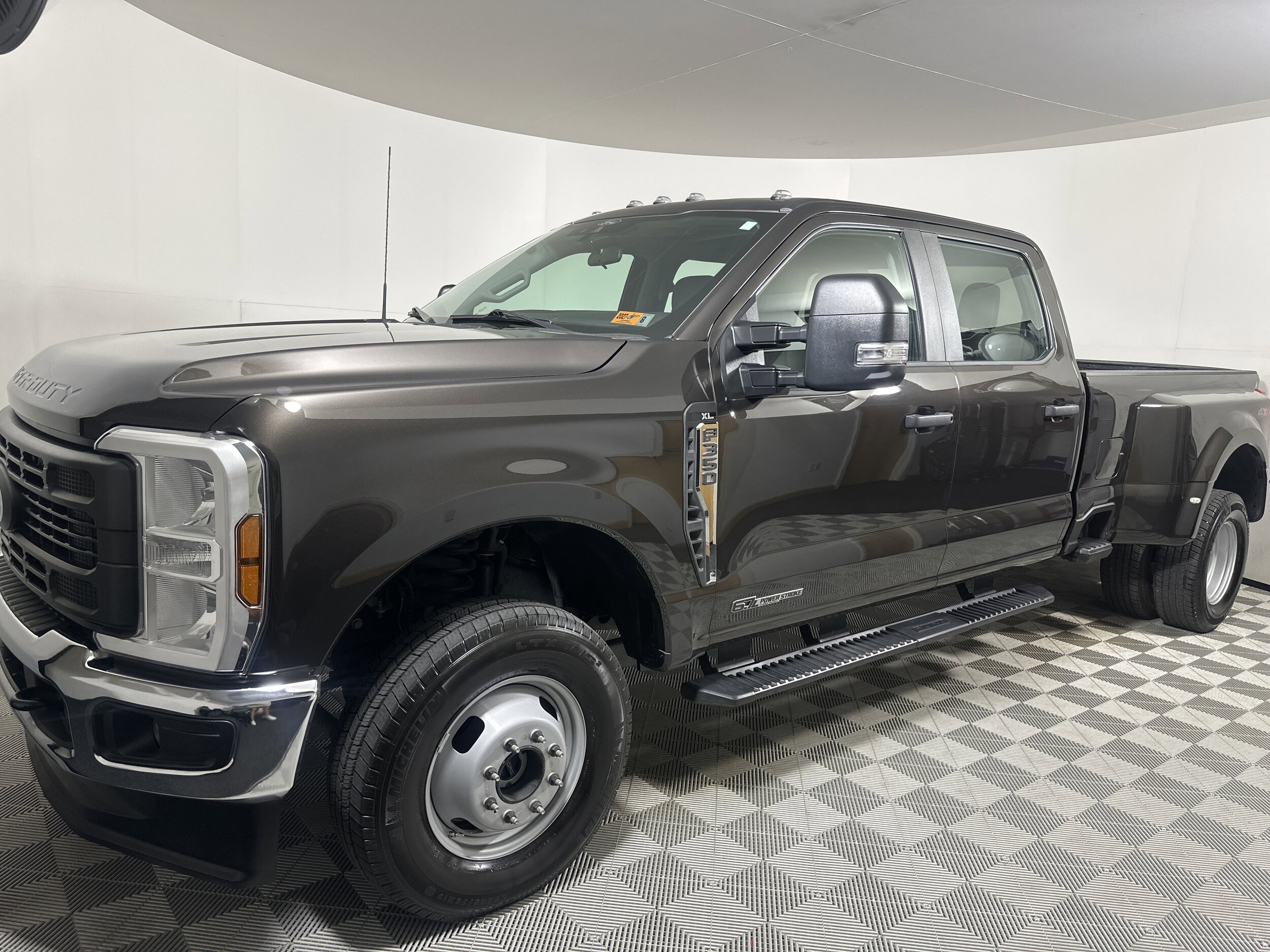 2024 Ford F-350 XL photo 3