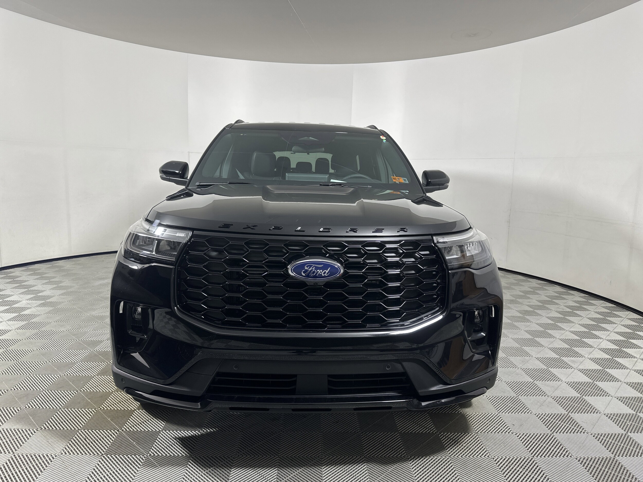 2026 Ford Explorer ST-Line photo 2