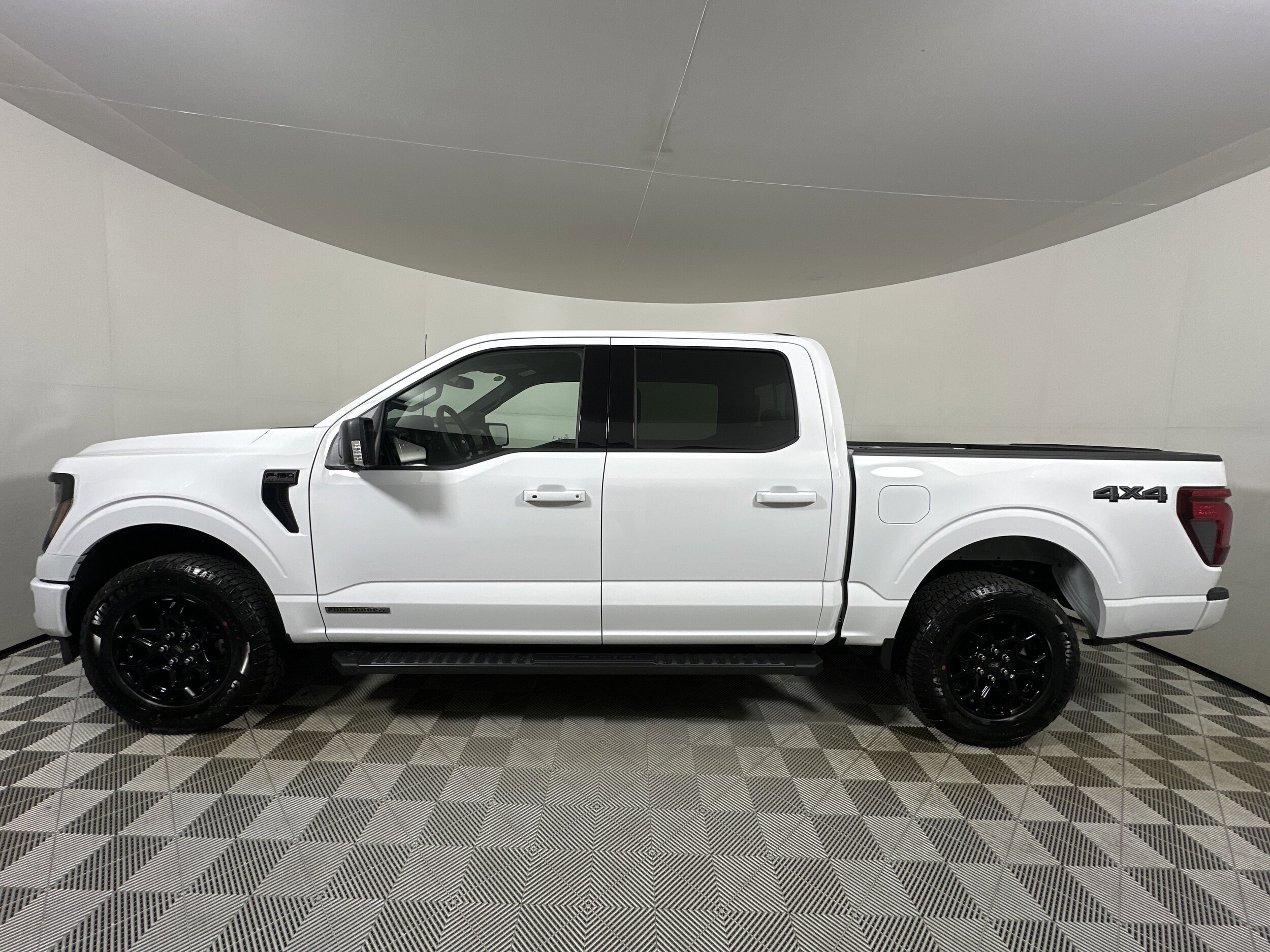 2025 Ford F-150 XLT photo 4