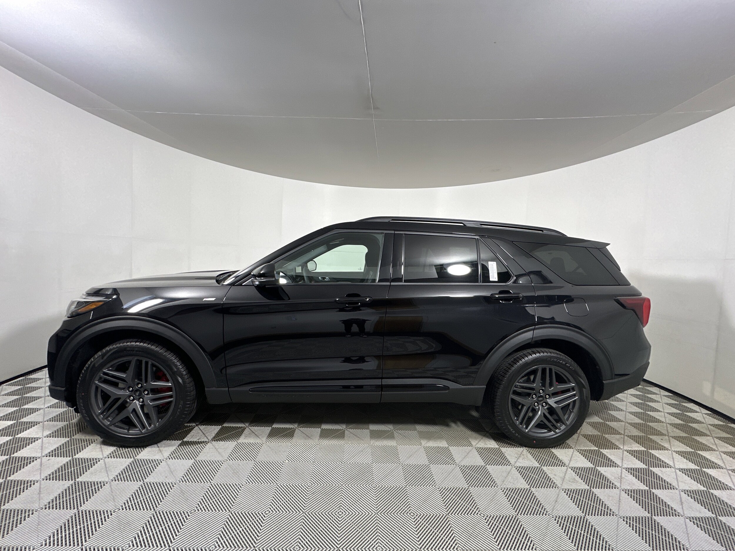 2026 Ford Explorer ST-Line photo 4