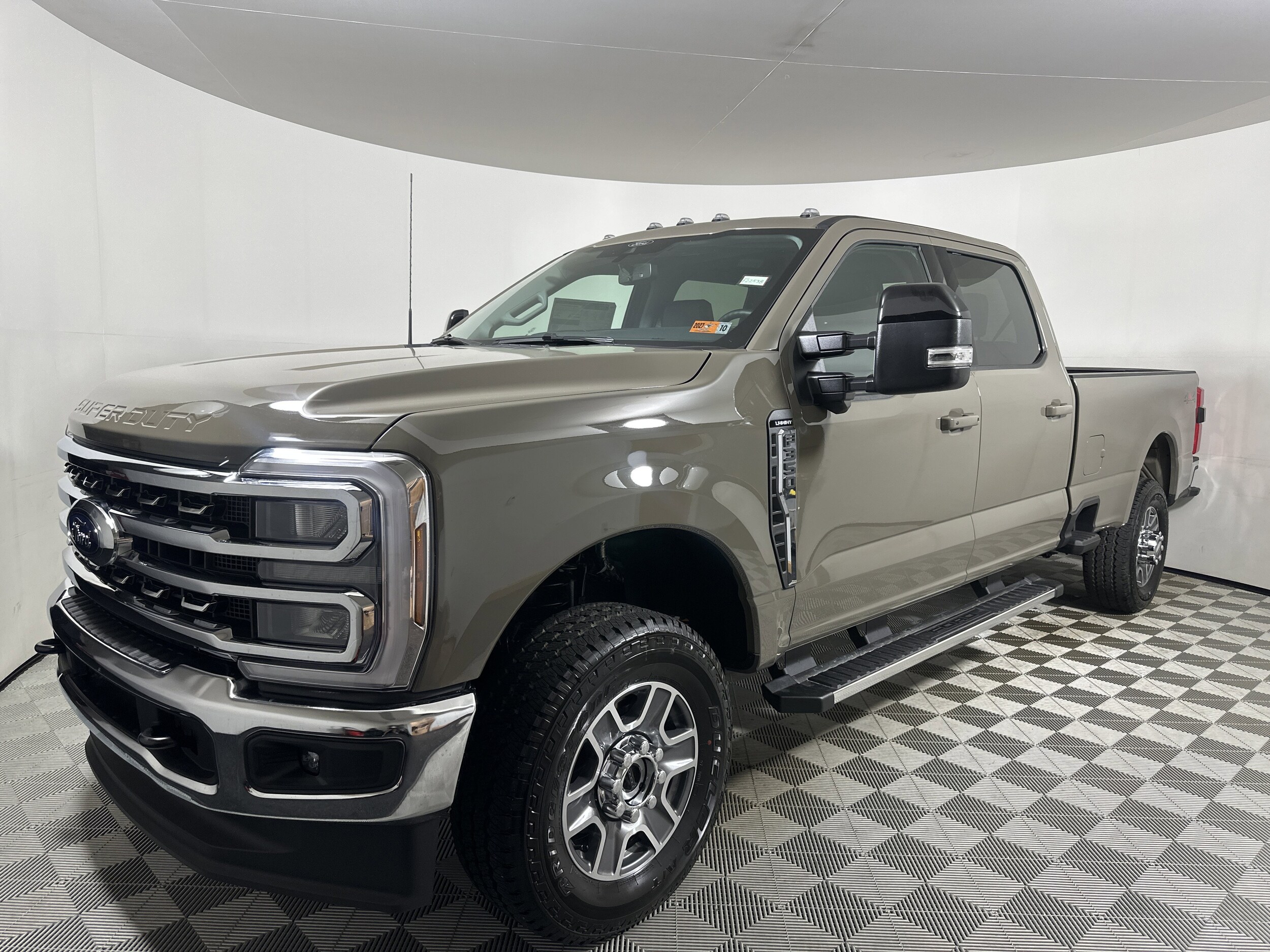 2026 Ford F-350 Lariat photo 3