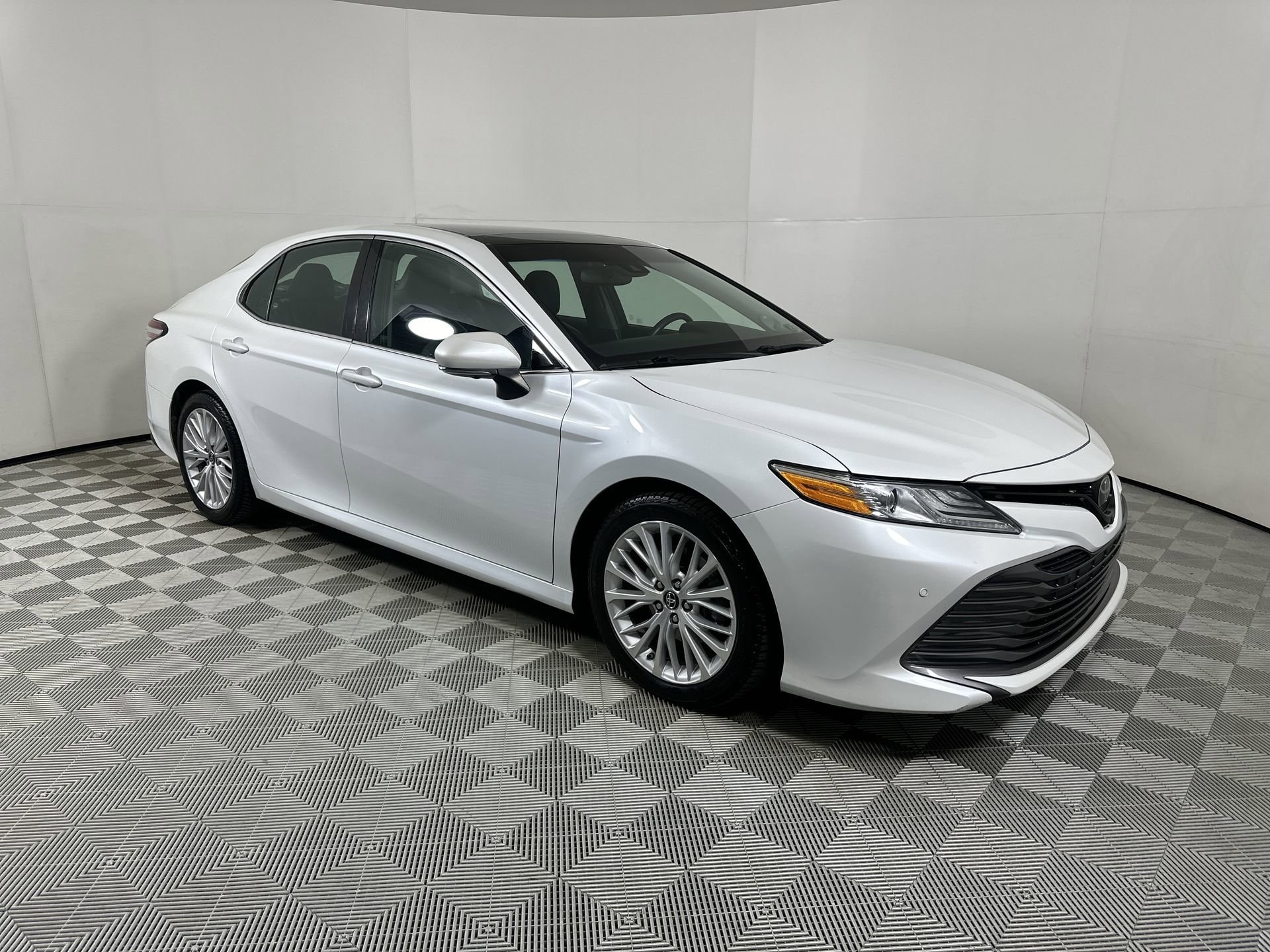 Used 2018 Toyota Camry XLE with VIN 4T1B11HK7JU115928 for sale in Parkersburg, WV