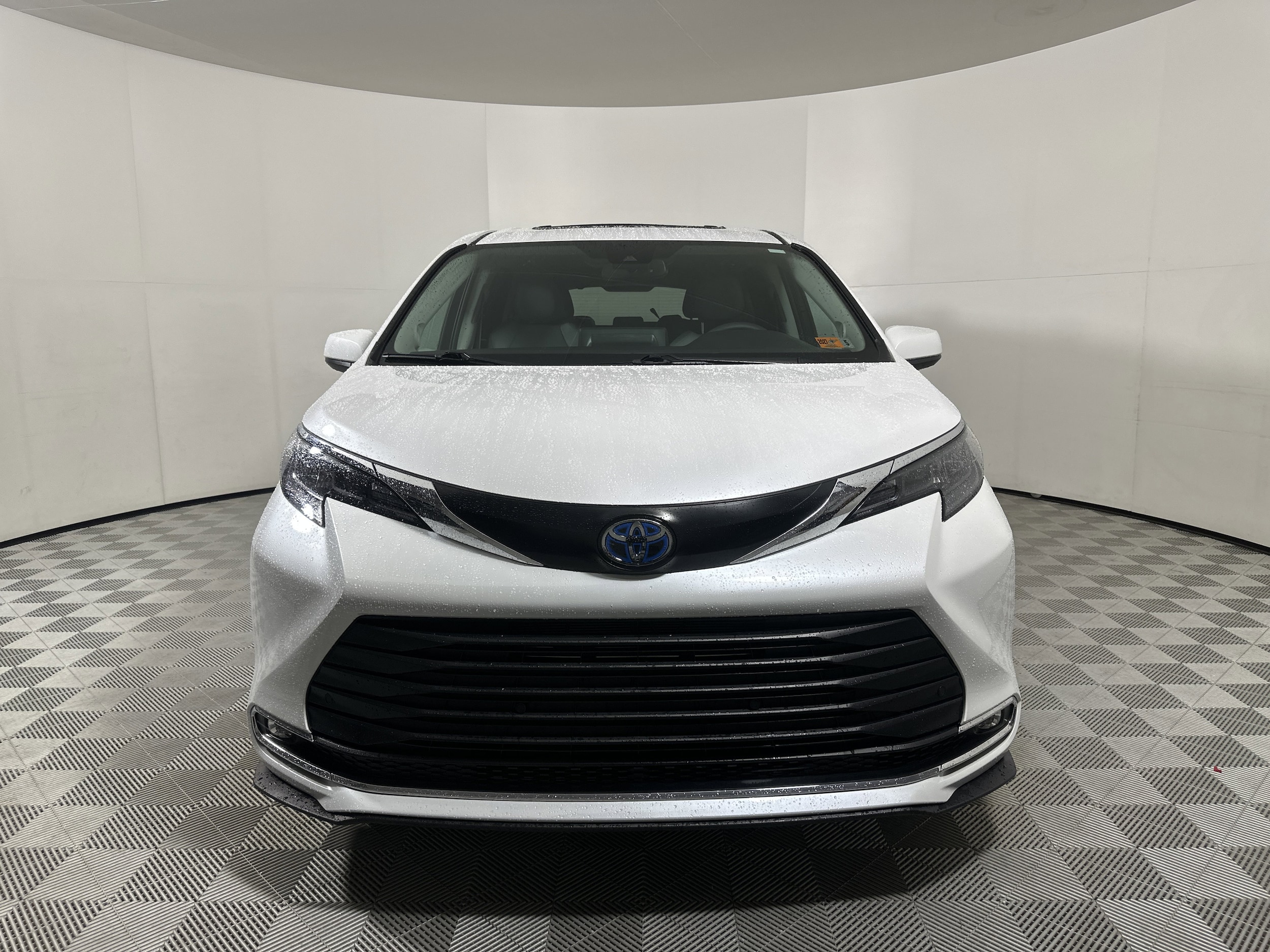 Used 2024 Toyota Sienna XLE with VIN 5TDJRKEC6RS210430 for sale in Parkersburg, WV