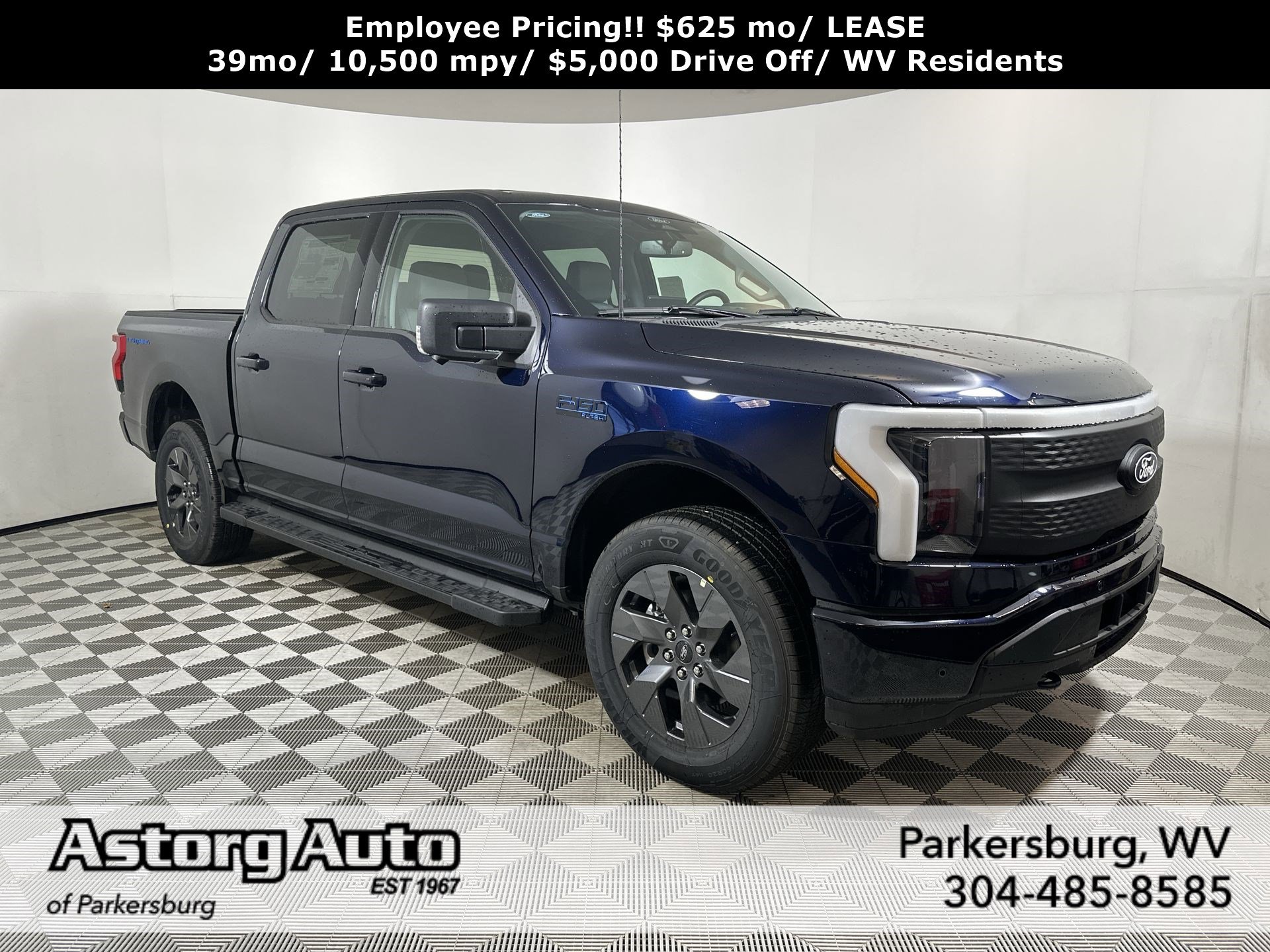 2025 Ford F-150 Lightning Flash's photo