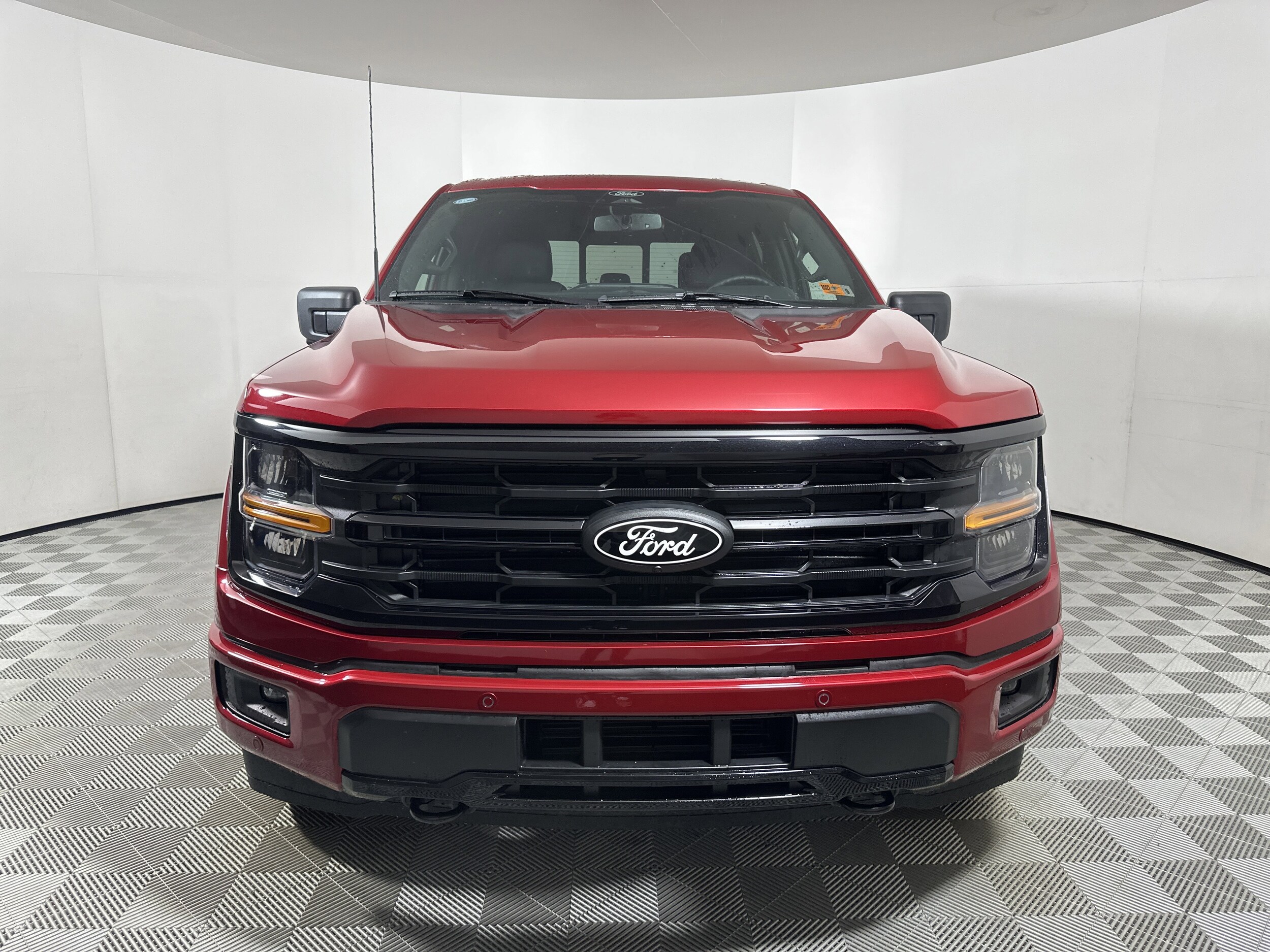 2025 Ford F-150 XLT photo 2