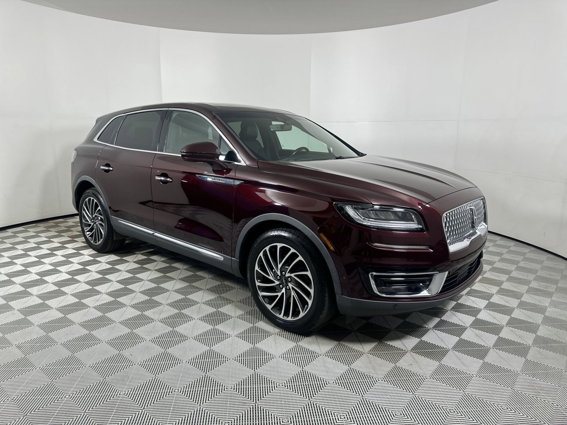 Used 2019 Lincoln Nautilus Reserve with VIN 2LMPJ8L95KBL47927 for sale in Parkersburg, WV