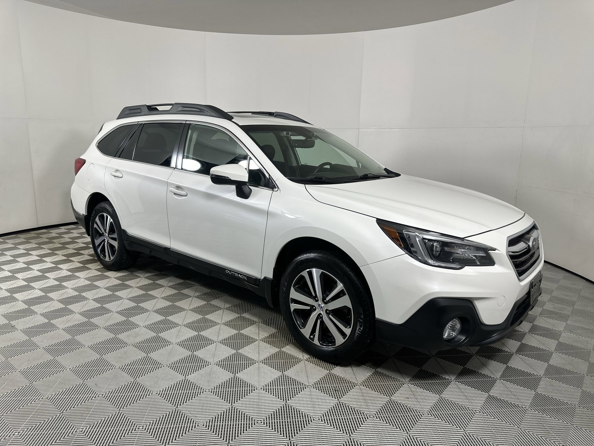 Used 2018 Subaru Outback Limited with VIN 4S4BSANC3J3342016 for sale in Parkersburg, WV