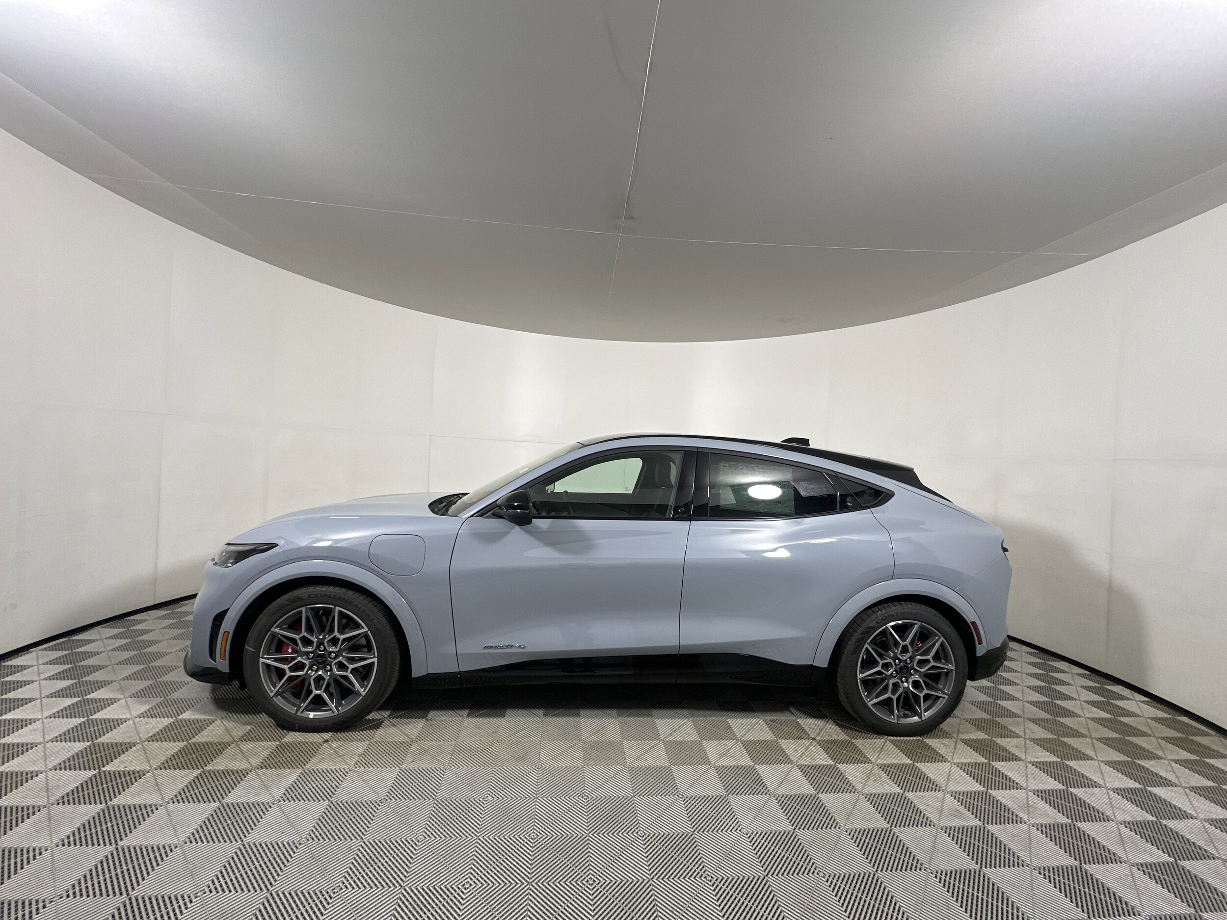 2025 Ford Mustang Mach-E GT photo 4
