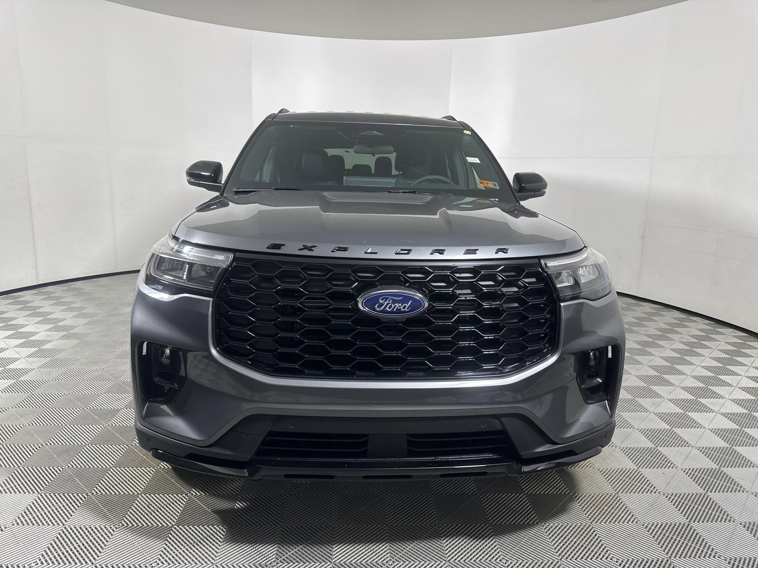 2026 Ford Explorer ST-Line photo 2