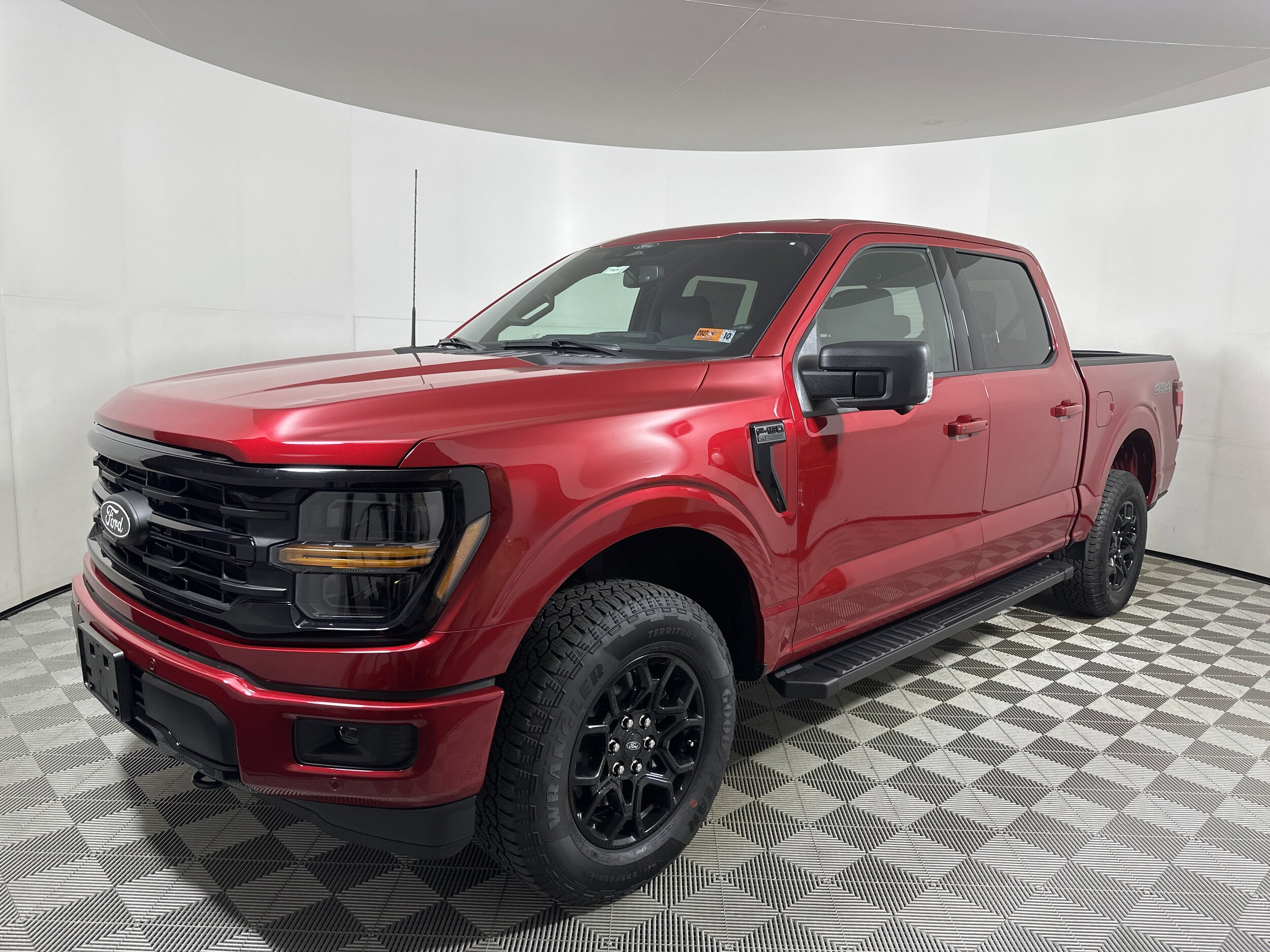 2025 Ford F-150 XLT photo 2