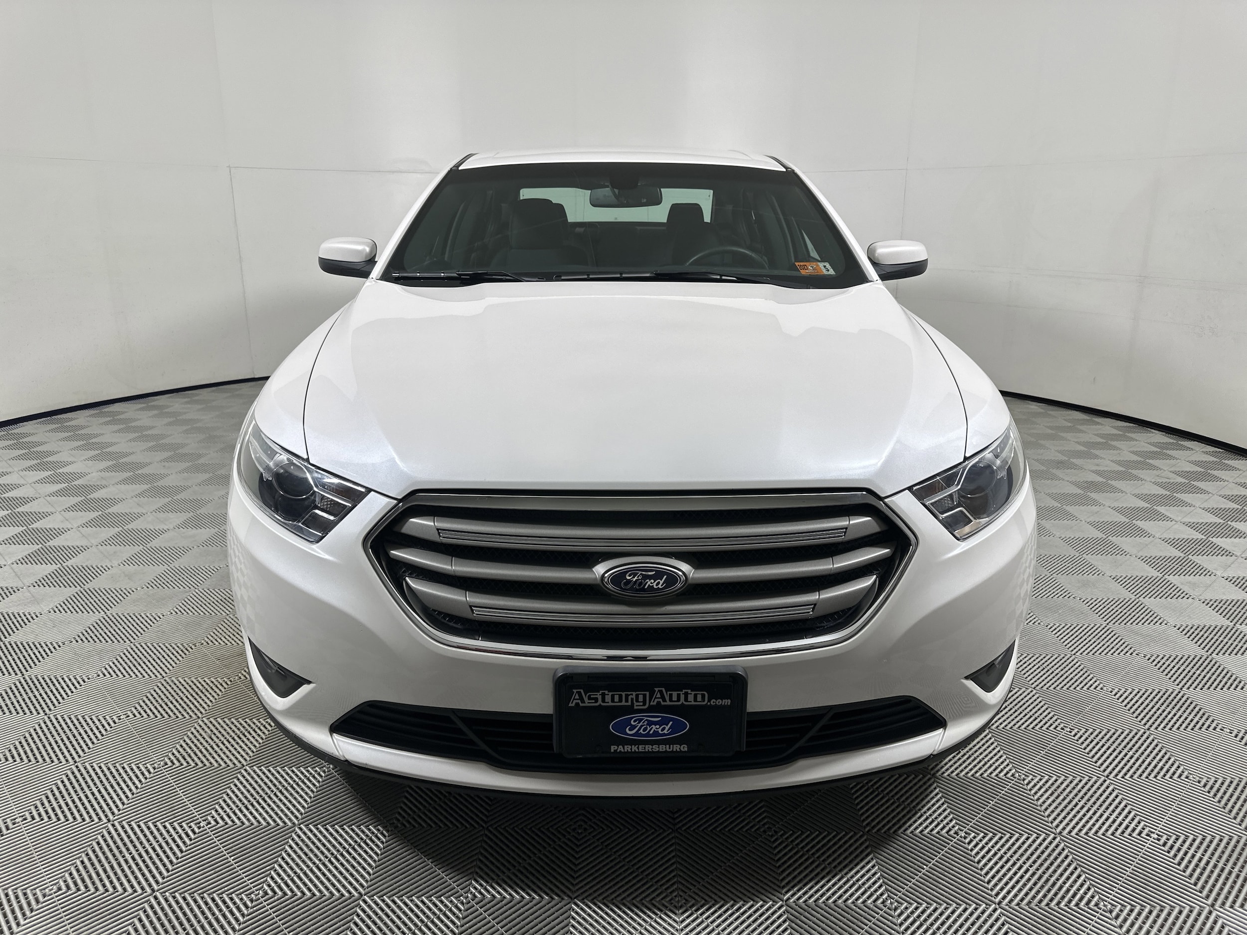 Used 2016 Ford Taurus SEL with VIN 1FAHP2E86GG140618 for sale in Parkersburg, WV