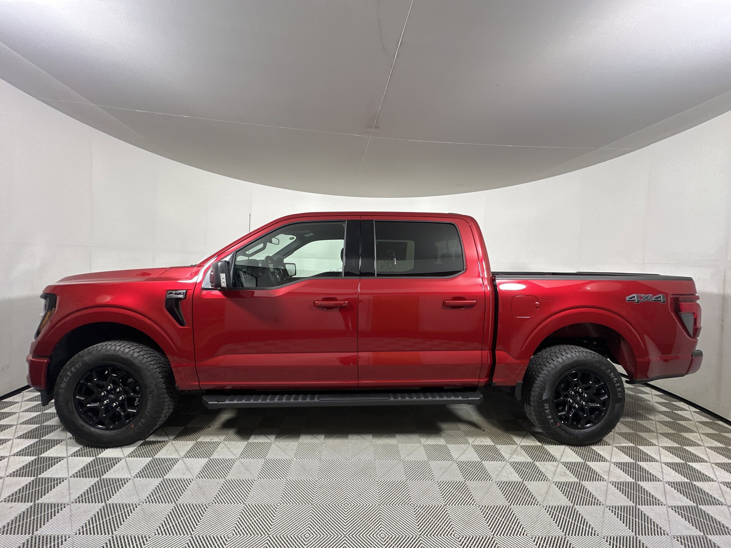 2025 Ford F-150 XLT photo 3