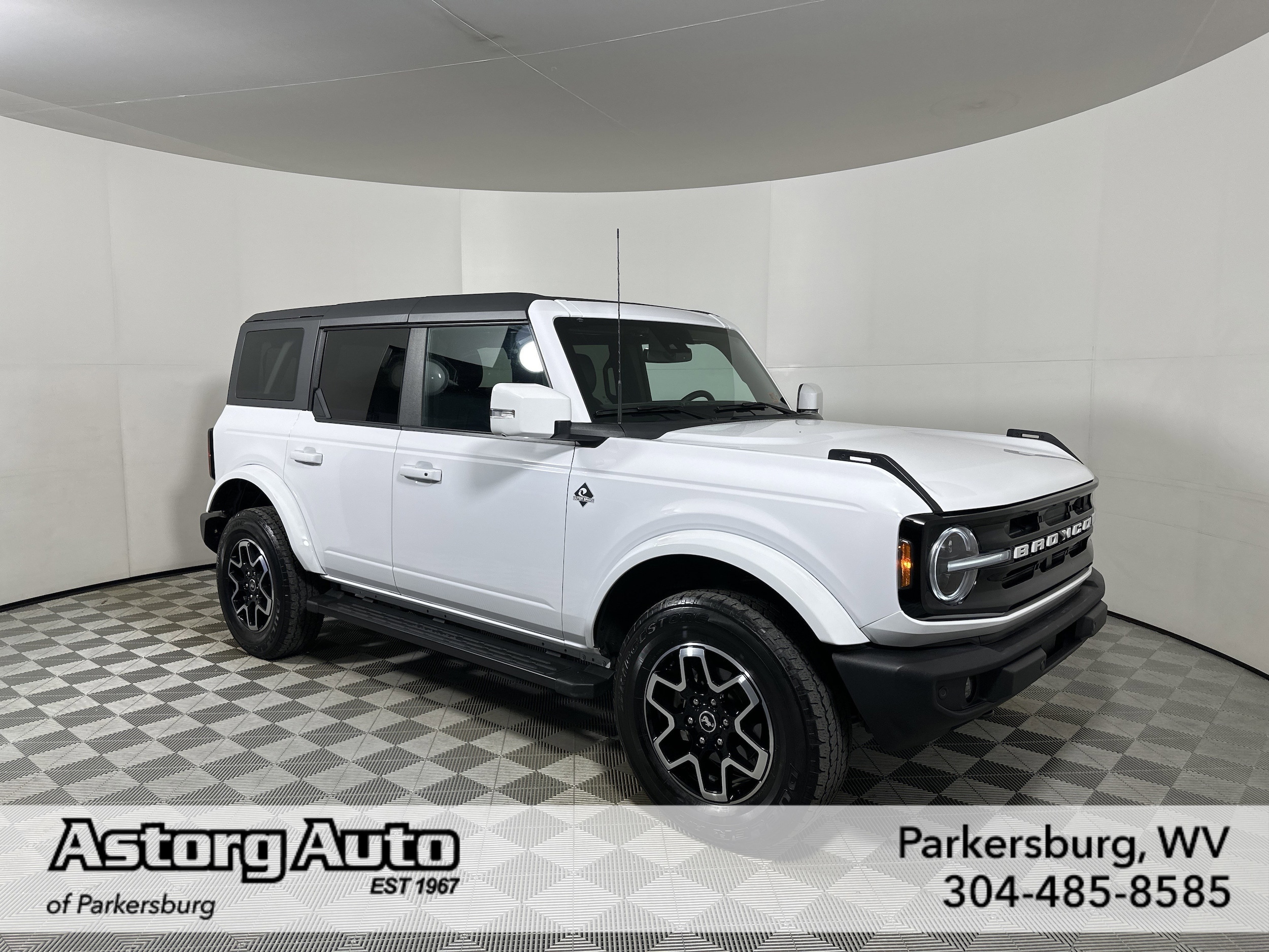 2023 Ford Bronco 4-Door Outer Banks's photo