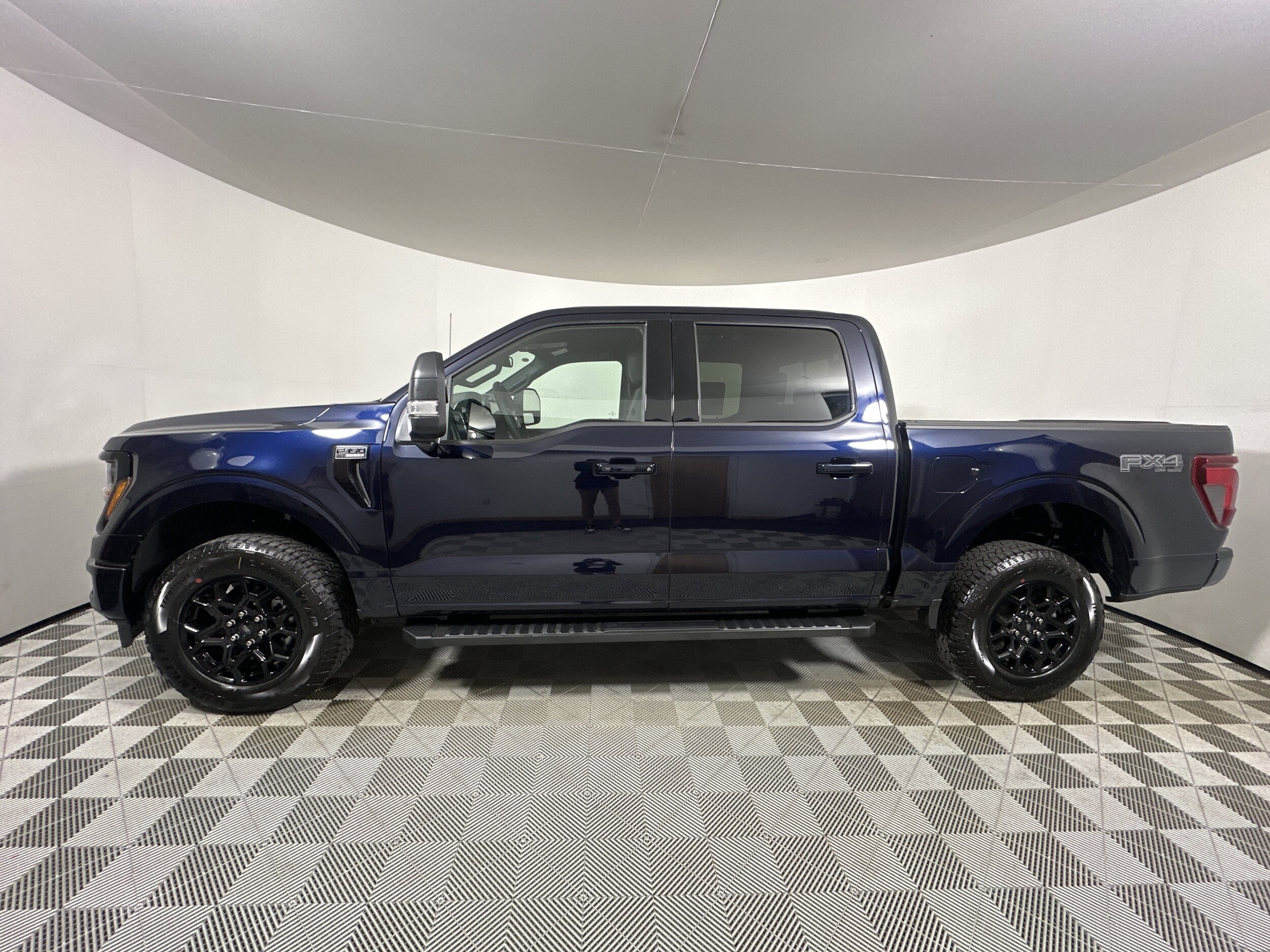 2025 Ford F-150 XLT photo 4