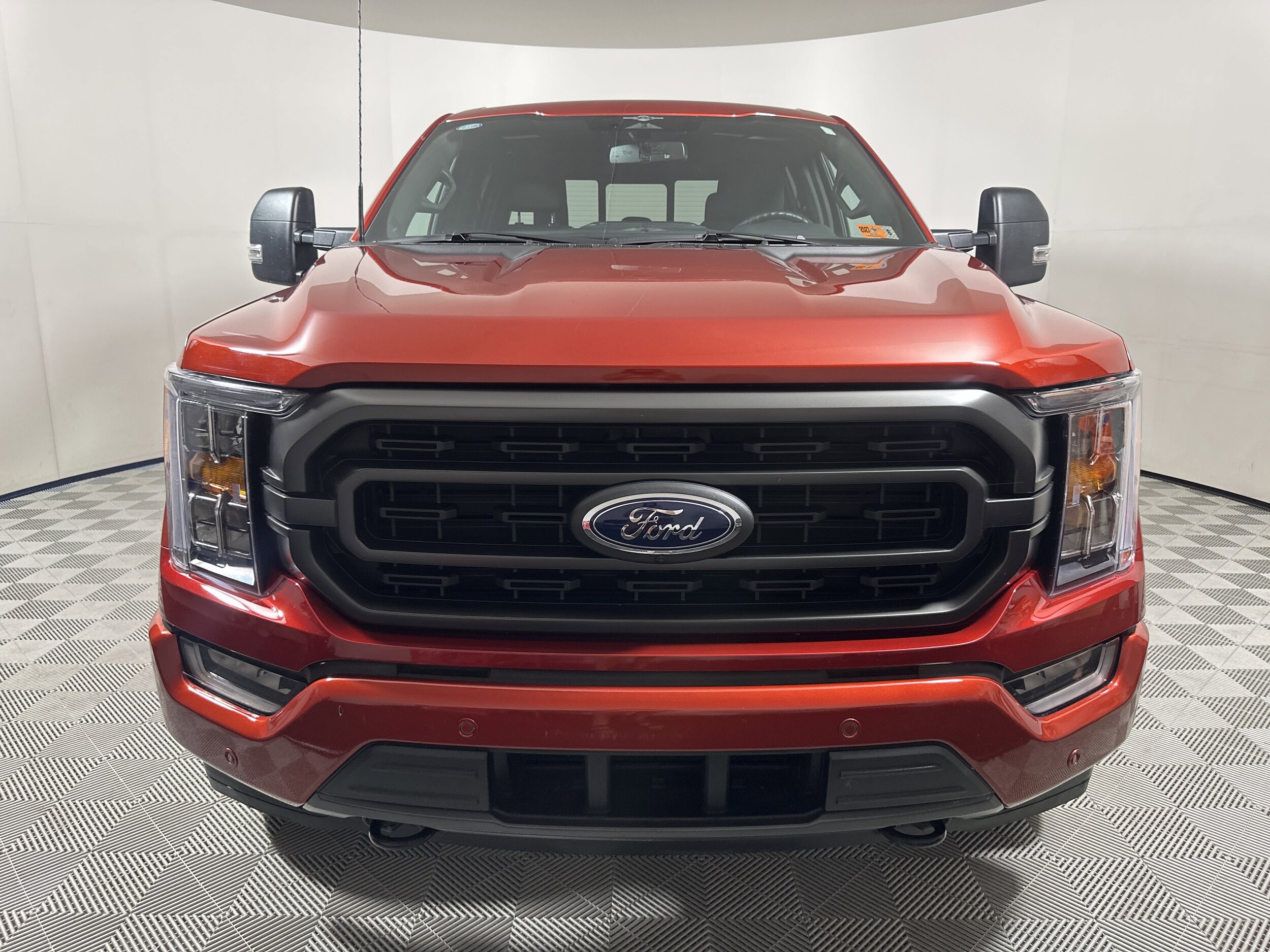 2023 Ford F-150 XLT photo 2