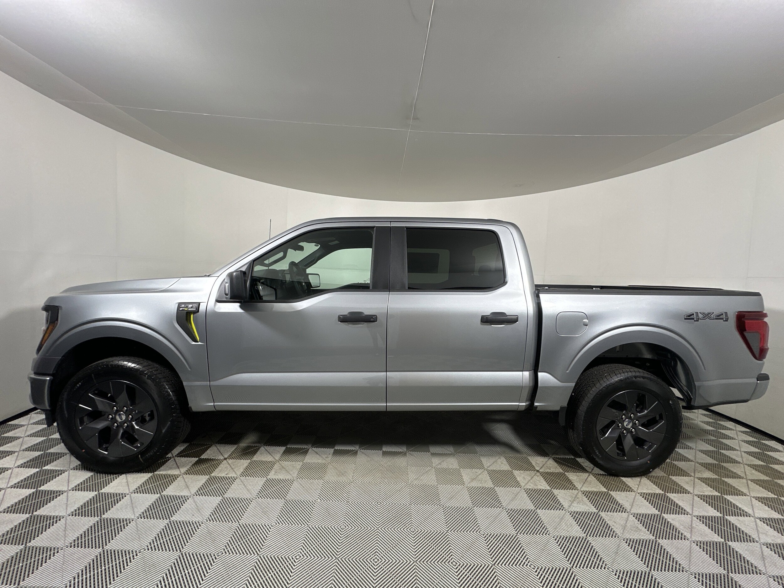 2025 Ford F-150 STX photo 4