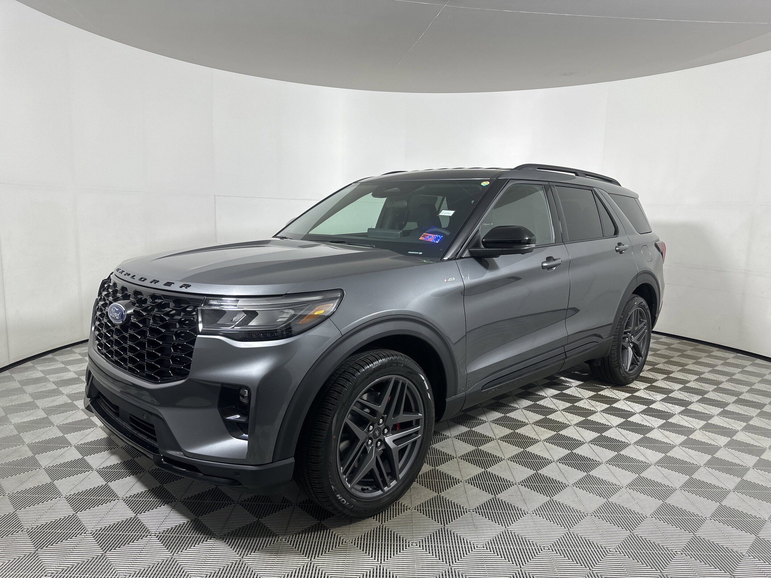 2026 Ford Explorer ST-Line photo 3