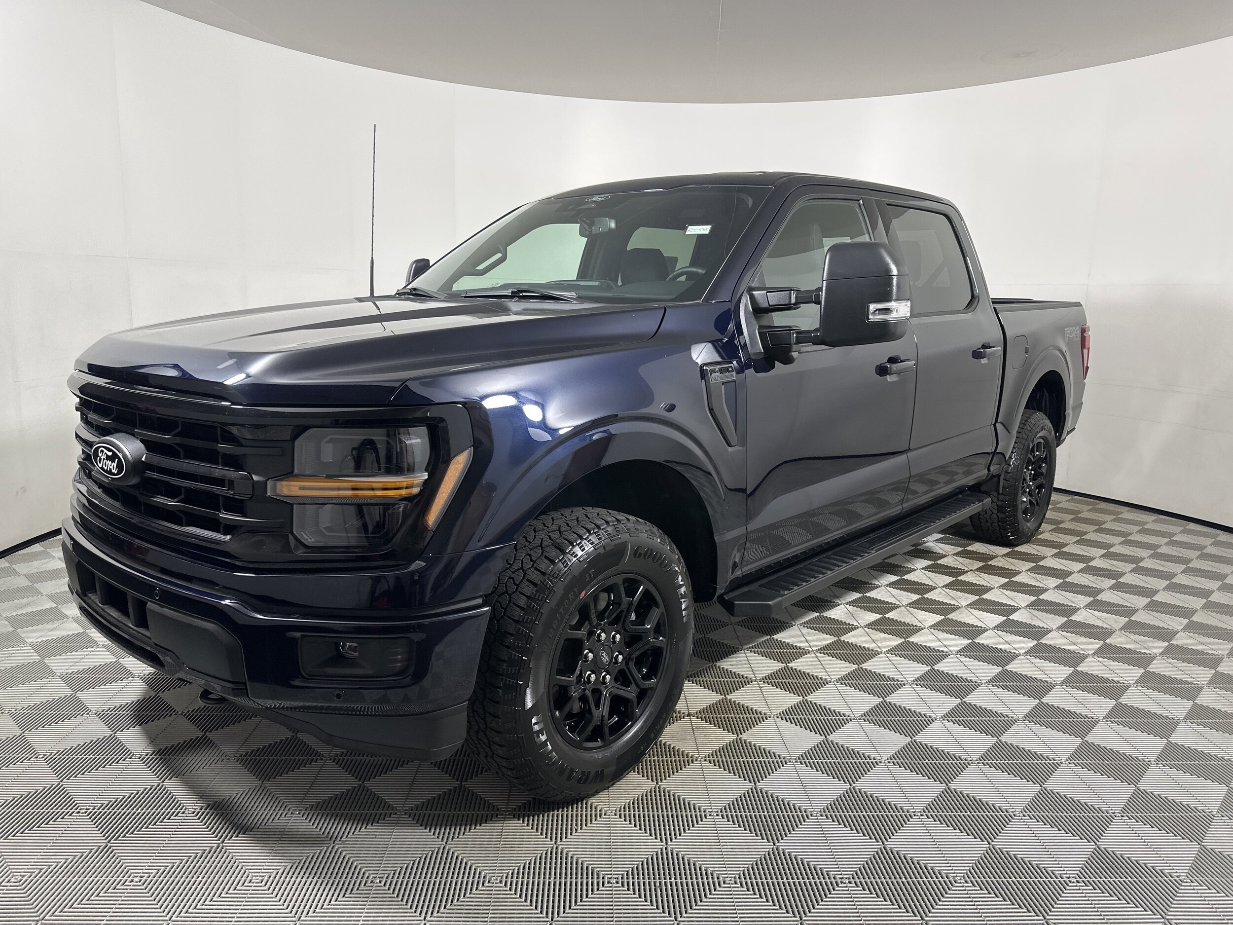 2025 Ford F-150 XLT photo 3