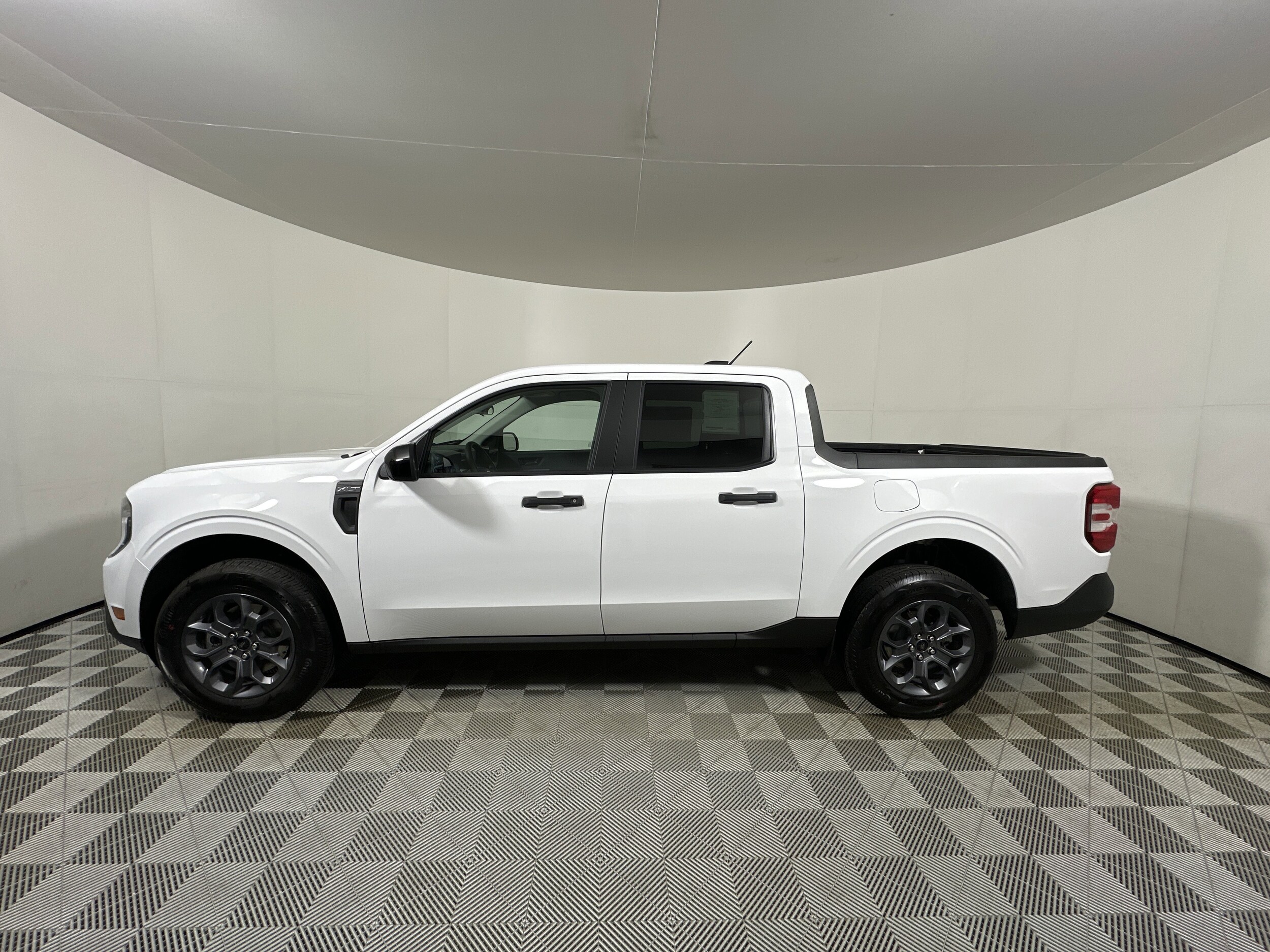 2025 Ford Maverick XLT photo 2