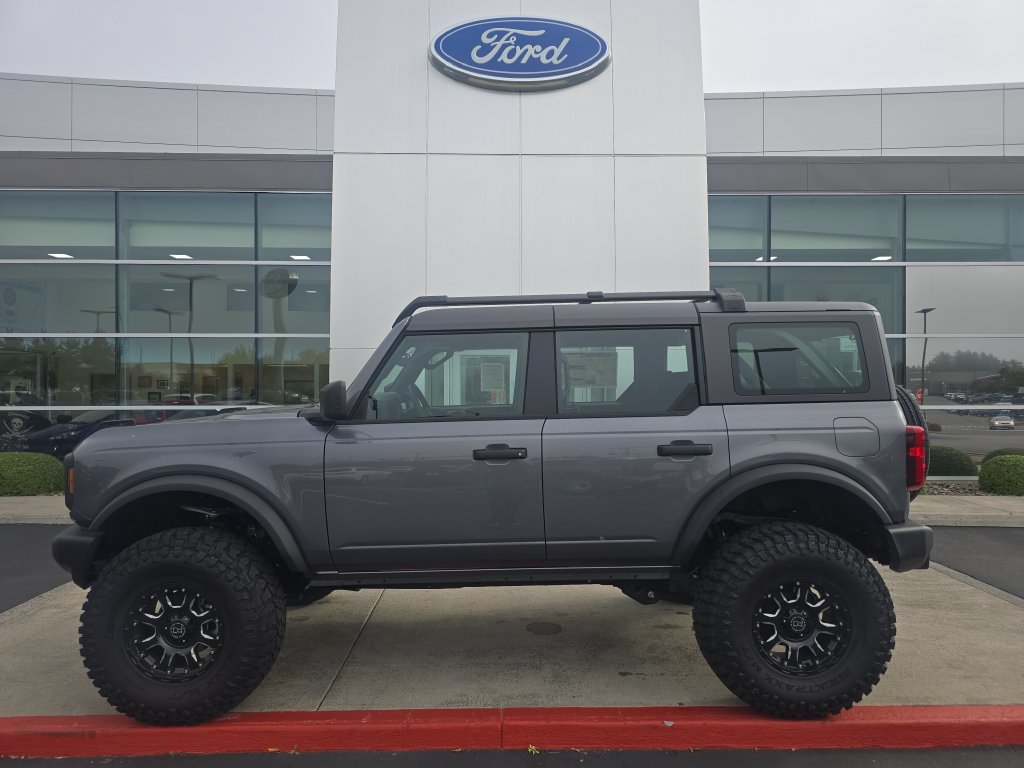 2026 Ford Bronco Base SUV