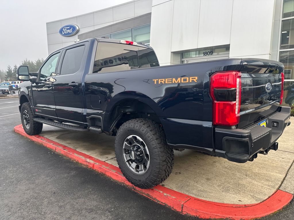 2023 Ford F-350 Lariat photo 2