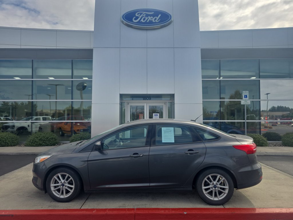 Used 2018 Ford Focus SE with VIN 1FADP3FE0JL313833 for sale in Warrenton, OR