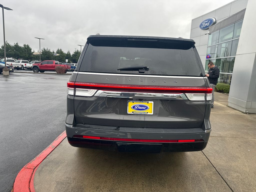 2024 Lincoln Navigator L photo 3
