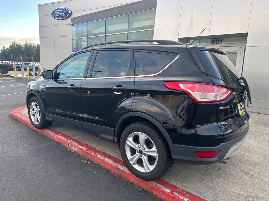 Used 2016 Ford Escape SE with VIN 1FMCU9GX1GUB02558 for sale in Warrenton, OR