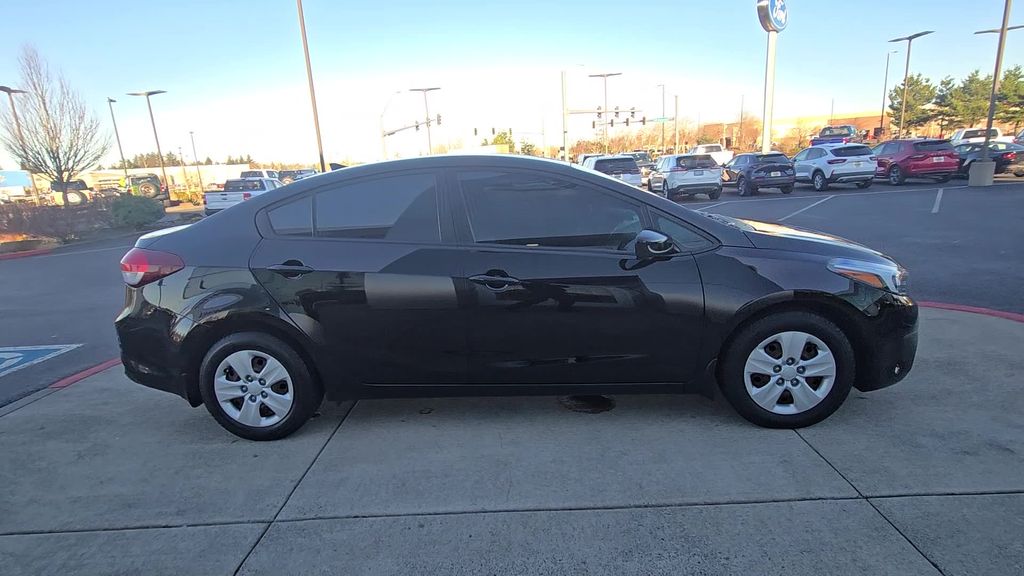 2018 Kia Forte LX Base photo 3