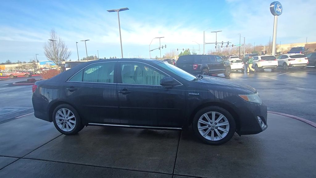 2013 Toyota Camry Hybrid LE photo 4