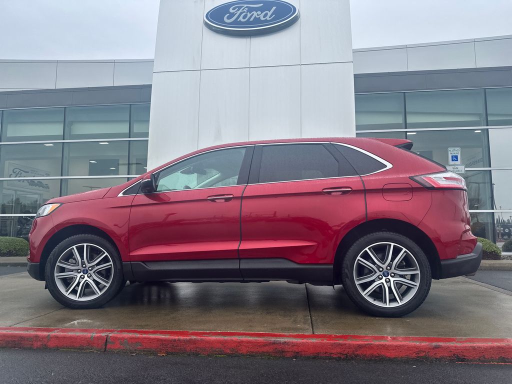 2022 Ford Edge Titanium's photo