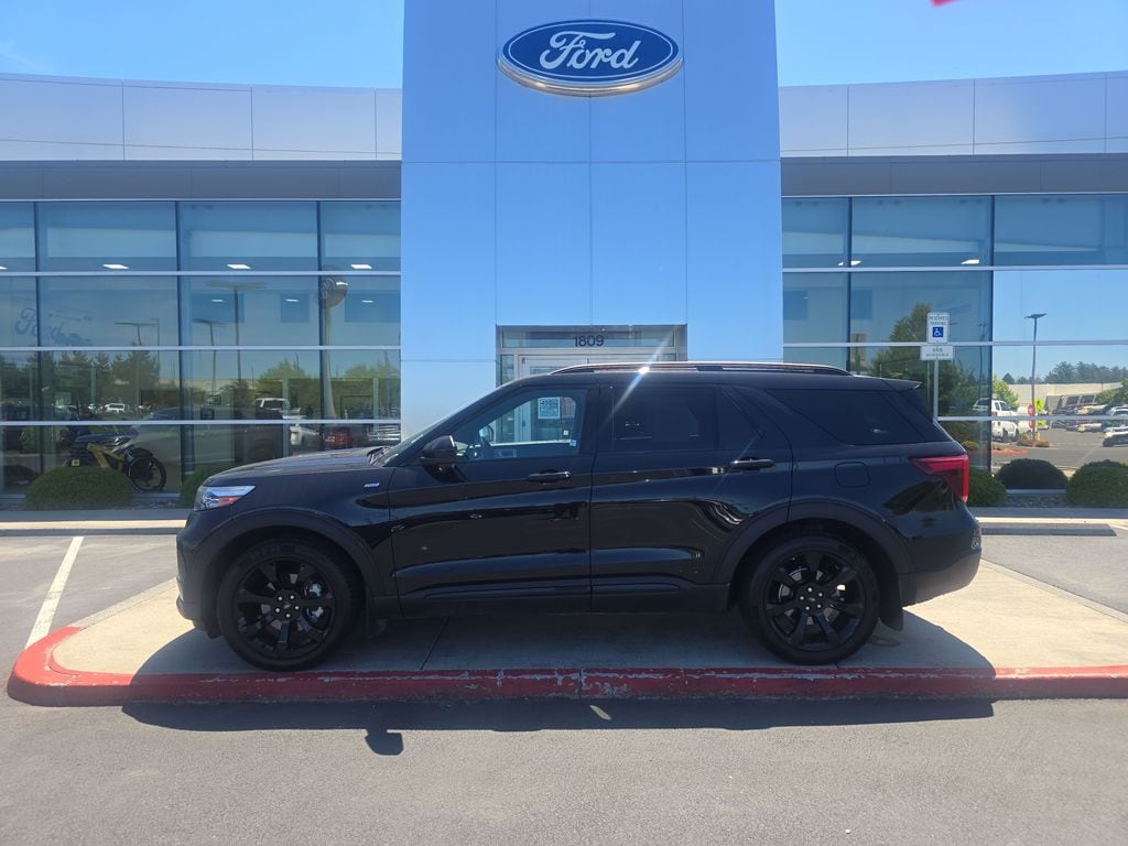 2023 Ford Explorer ST Line 4WD's photo