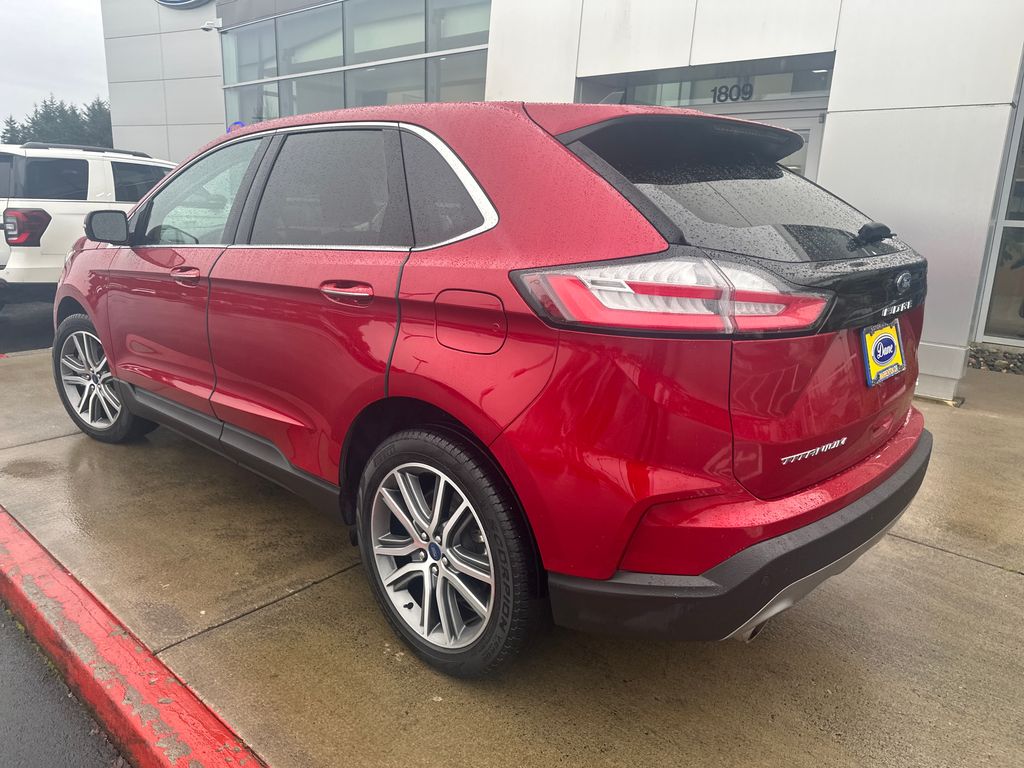 2022 Ford Edge Titanium photo 2