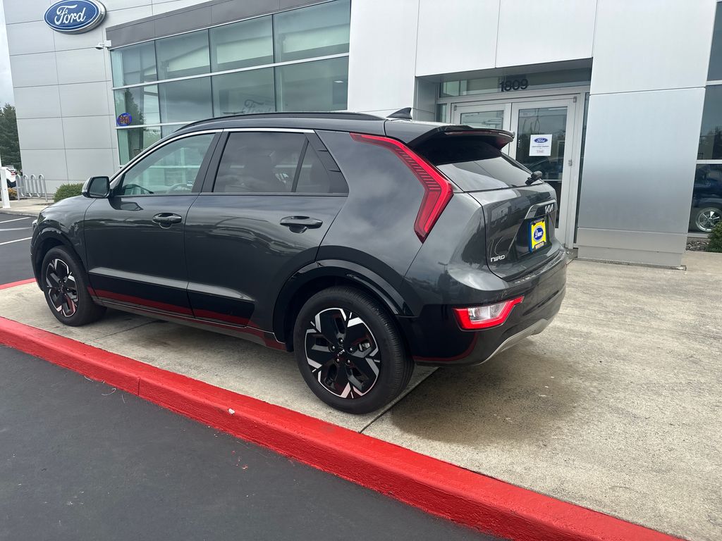 Used 2024 Kia Niro Wind with VIN KNDCR3L19R5117083 for sale in Warrenton, OR