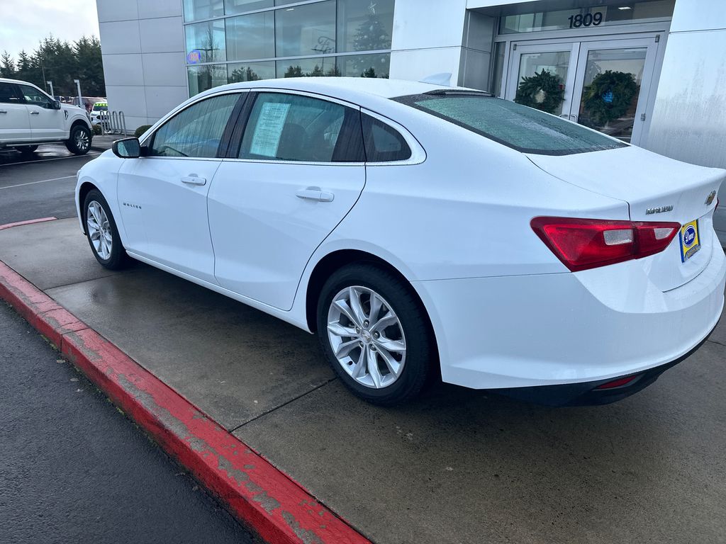 2023 Chevrolet Malibu 1LT photo 2