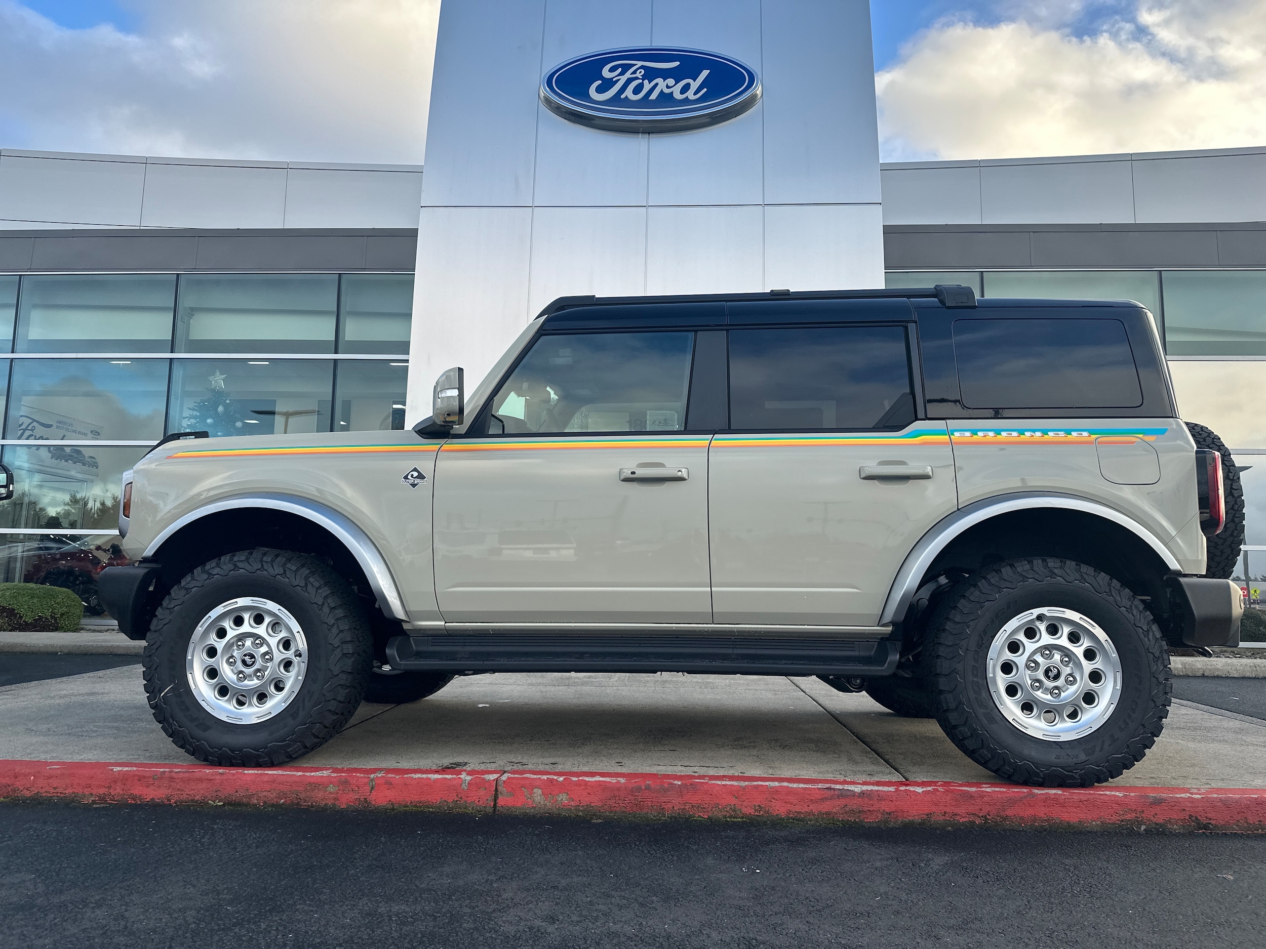 2025 Ford Bronco 4-Door Outer Banks's photo