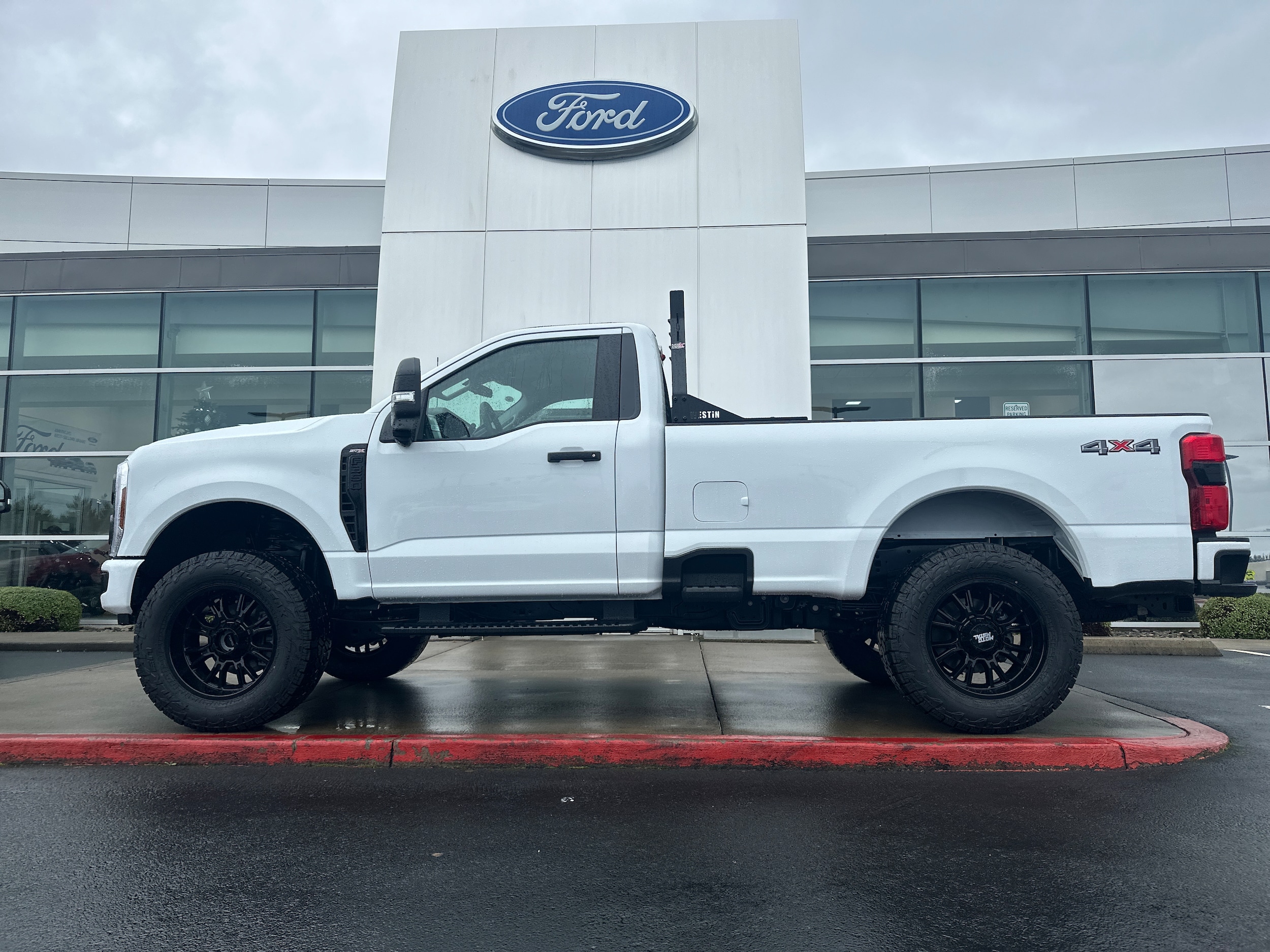2025 Ford F-350 Super Duty XL's photo