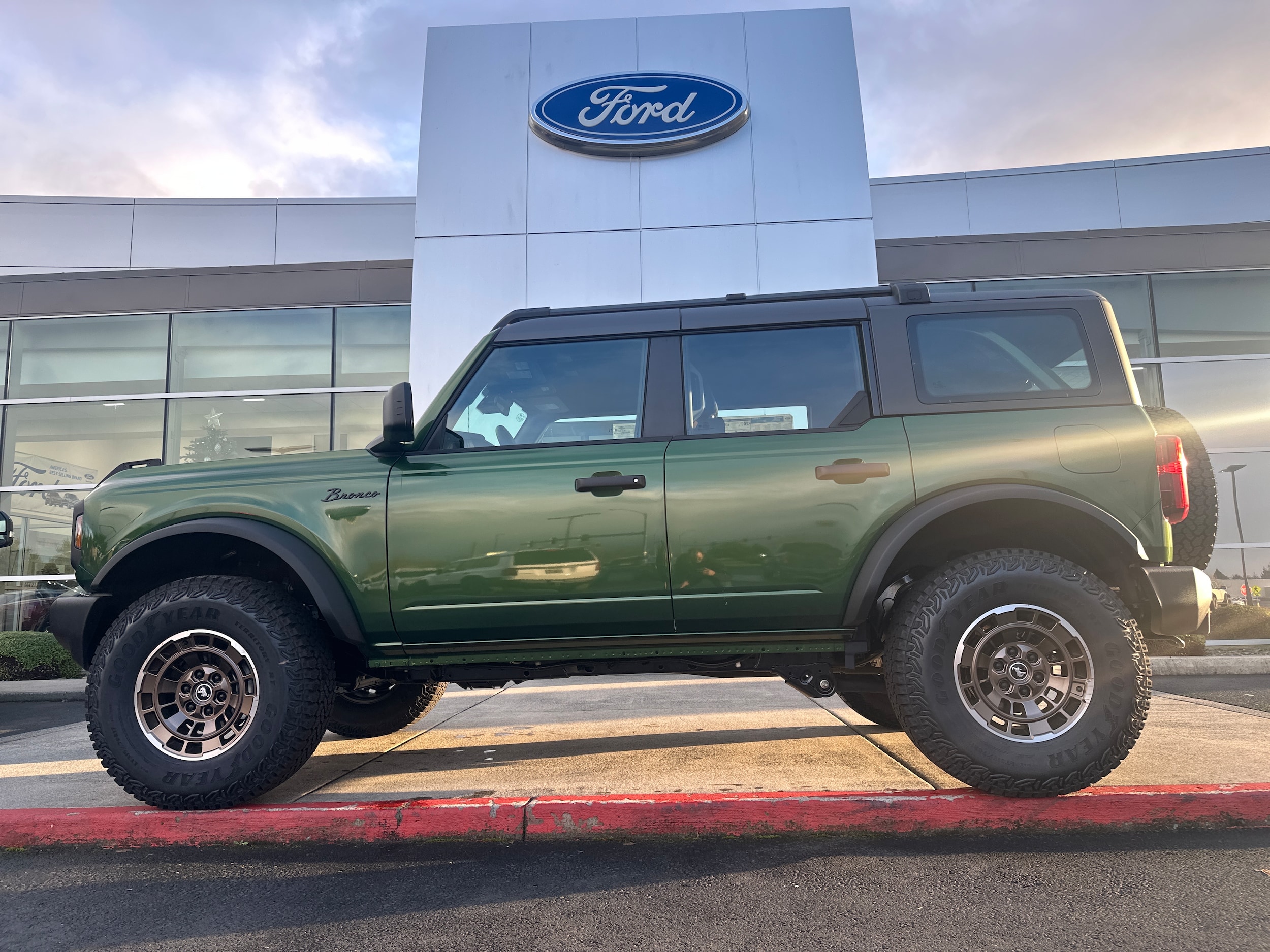 2025 Ford Bronco 4-Door Base's photo