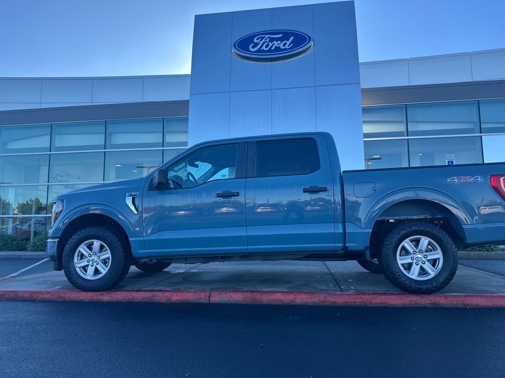 2023 Ford F-150 XLT photo 2
