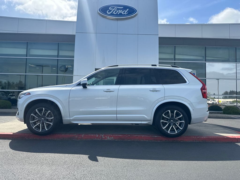 2017 Volvo XC90 T6 AWD Momentum's photo