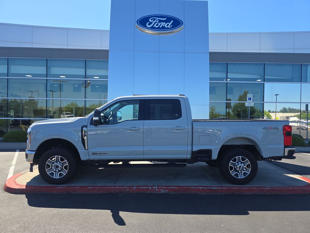 2025 Ford F-350 Lariat 4x4 Crew Cab 160 in SRW's photo