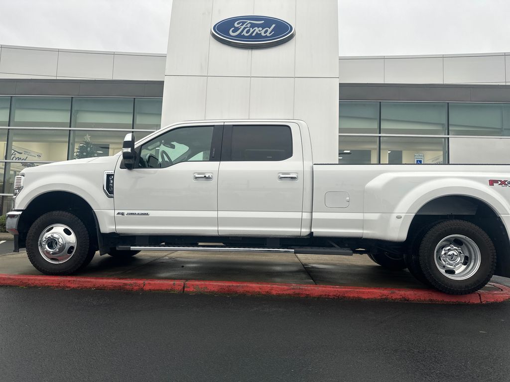 2020 Ford F-350 Super Duty Lariat's photo