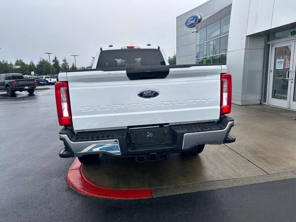 2023 Ford F-350 photo 3