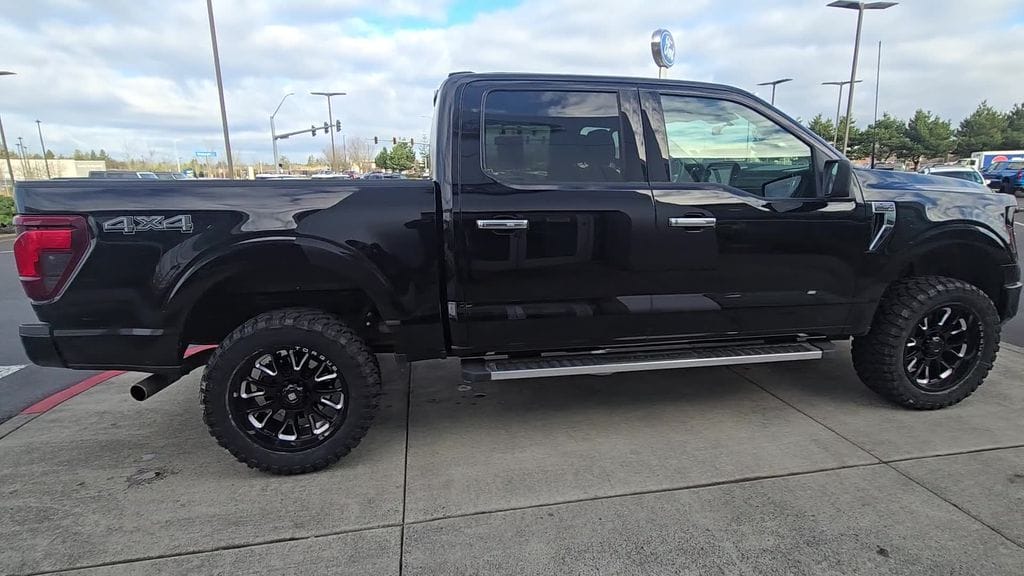 2025 Ford F-150 XLT photo 4