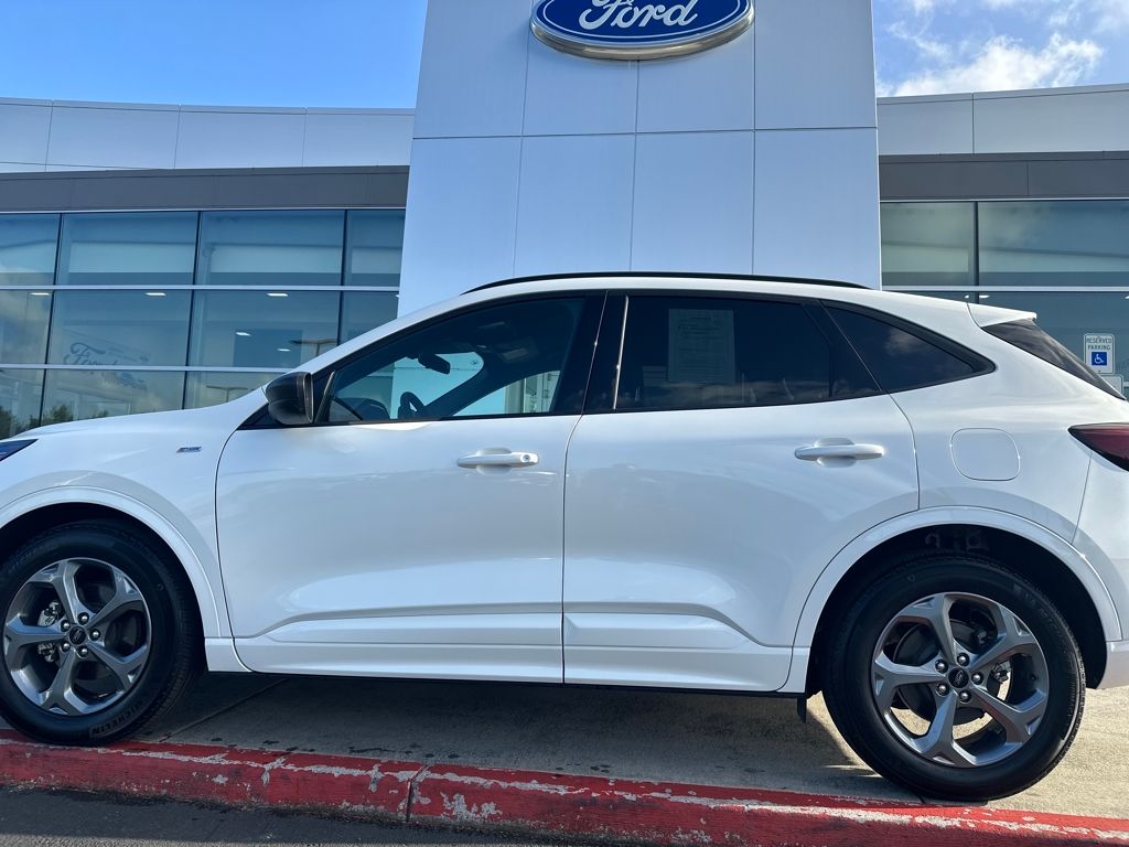 2023 Ford Escape ST-Line's photo