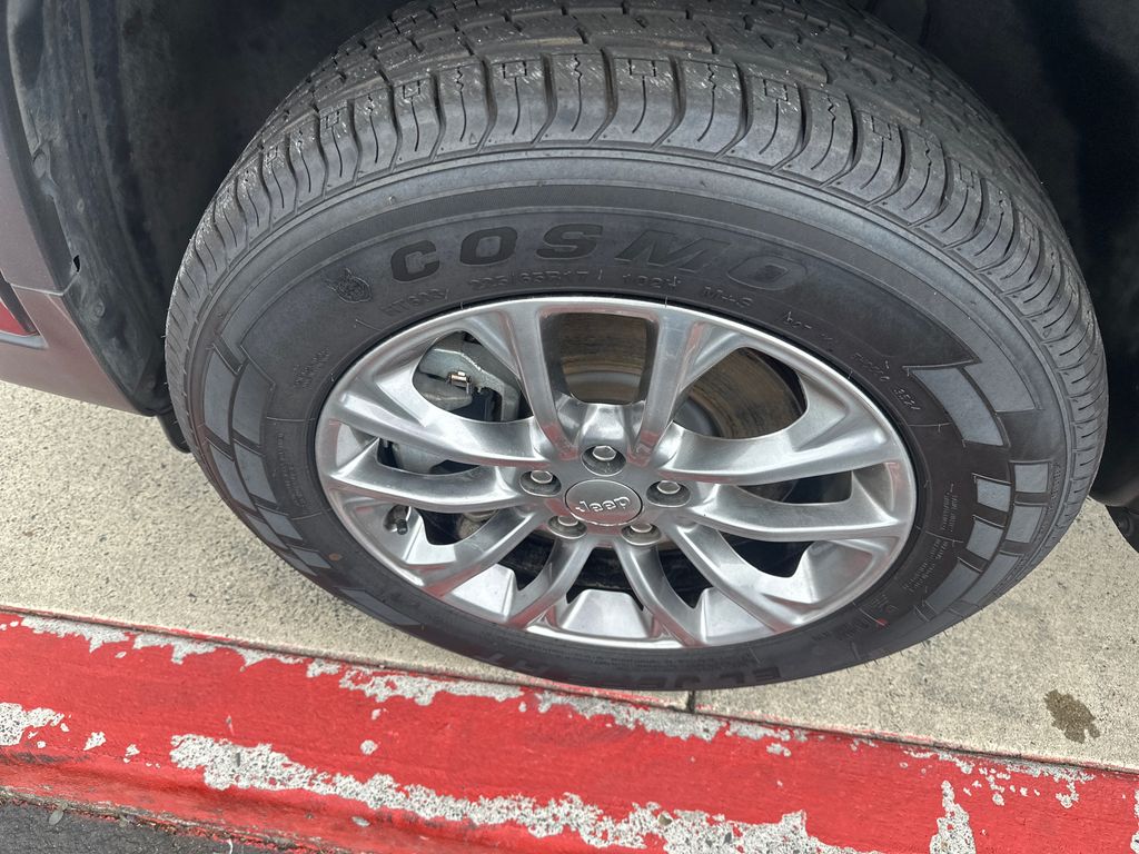 2021 Jeep Cherokee Latitude Lux - Photo 22