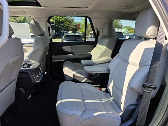 2025 Ford Expedition Active - Photo 10