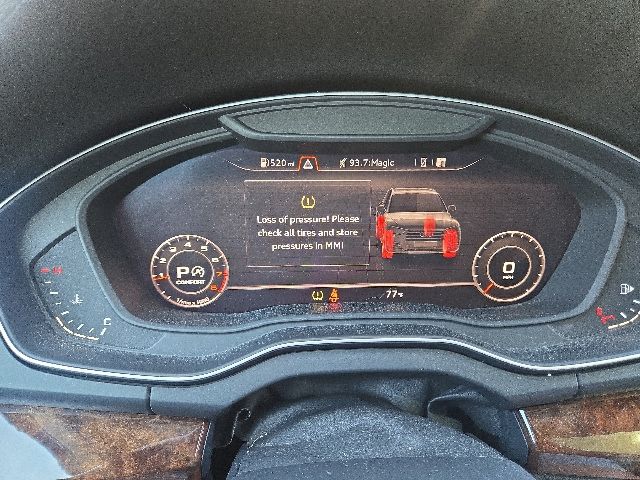 2018 Audi Q5 2.0T quattro S tronic Premium Plus's photo