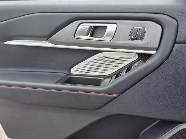2025 Ford Explorer ST - Photo 22