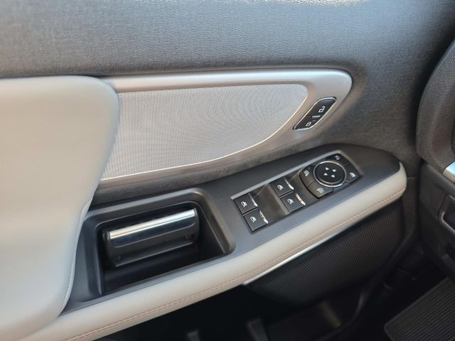 2025 Ford Expedition Active - Photo 16